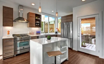 угловая кухня с островом