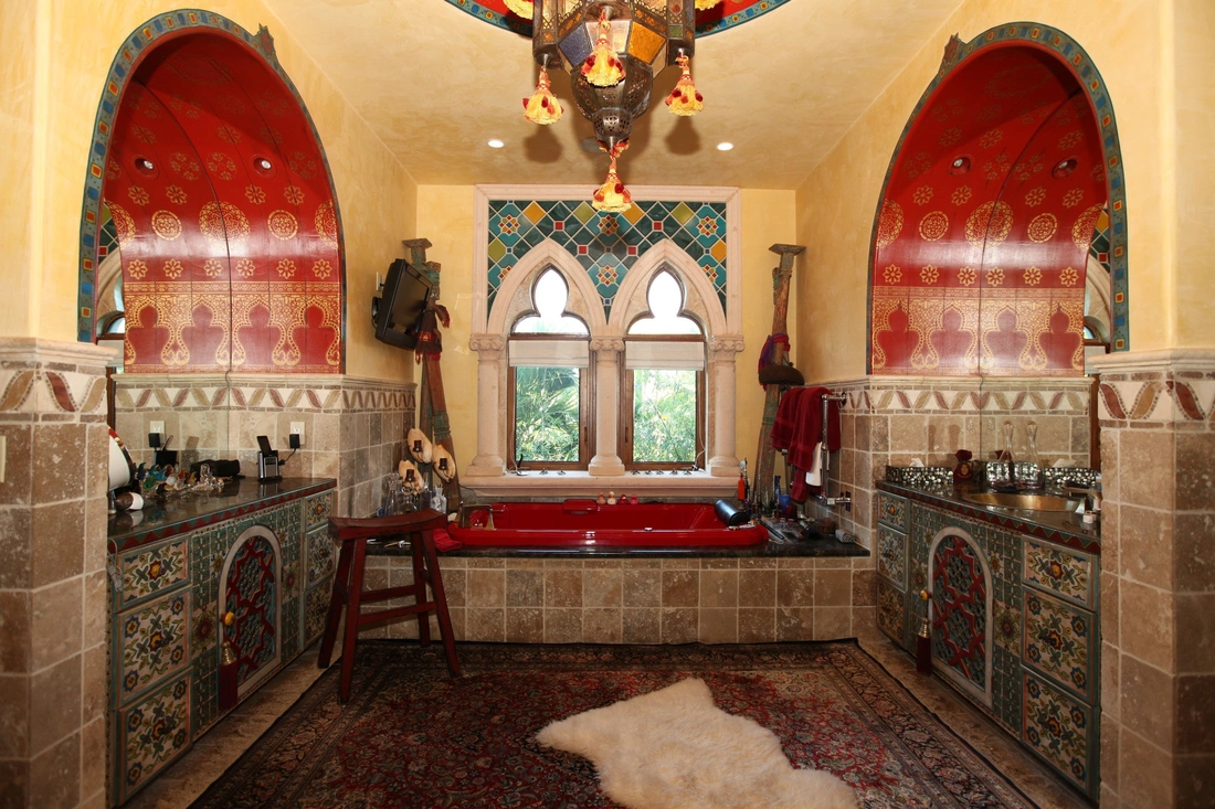 Марокканский и индийский стили наполнят кухню яркими цветами и сочными оттенками, обилием украшений.