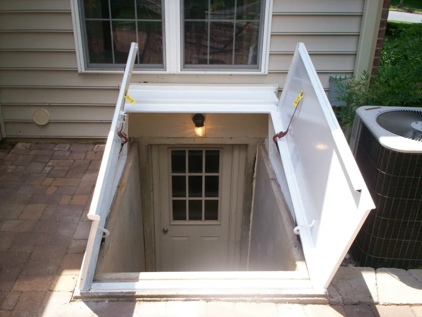 Погреб возле дома