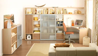 Мебель из светлого дерева делает интерьер легче и нейтральнее.