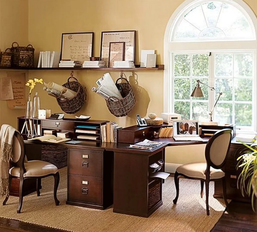 Плетеные корзины отлично подойдут для хранения чертежей и разных мелочей.