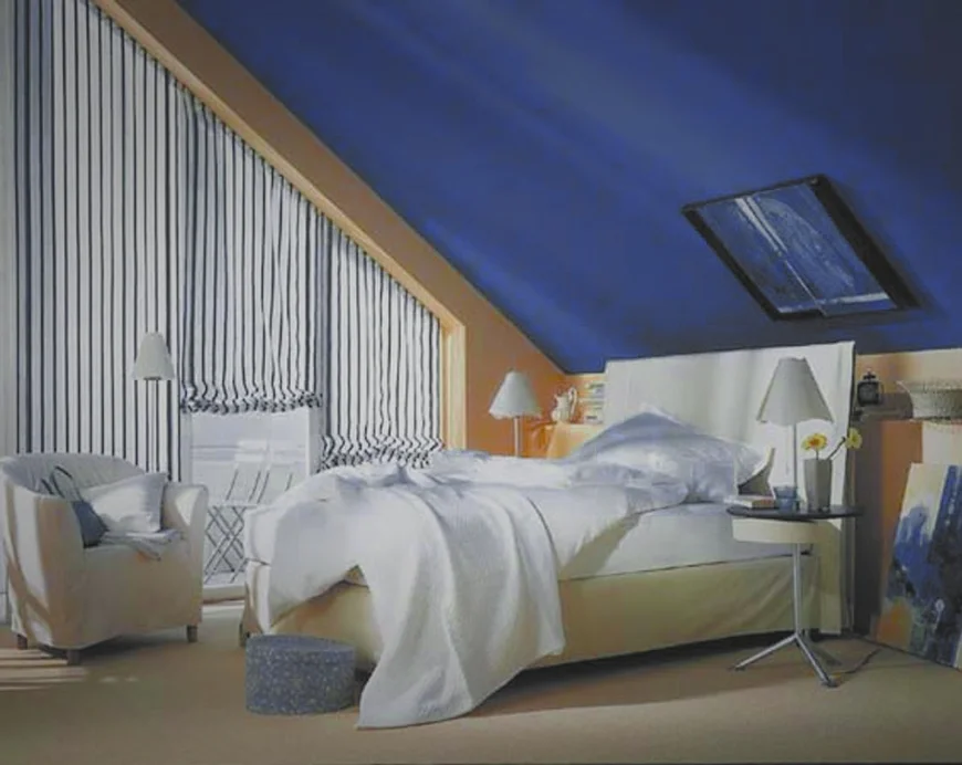 С помощью обоев или штукатурки контрастных цветов, вы можете подчеркнуть геометрию комнаты.