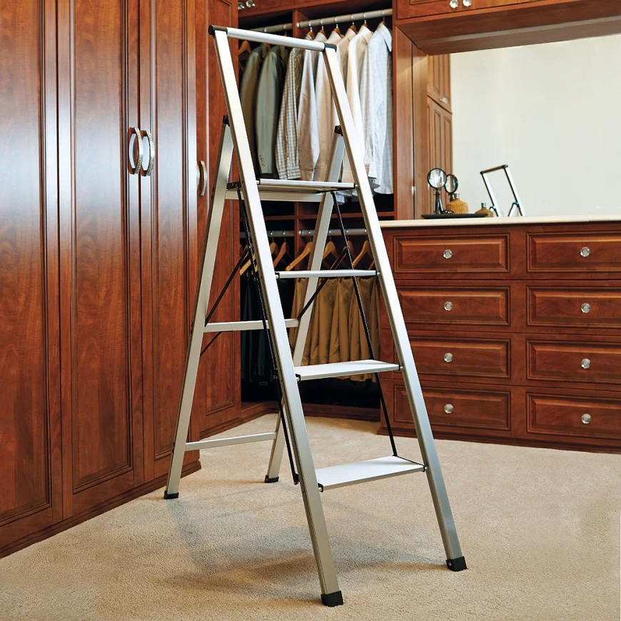 Стремянка в гардеробной