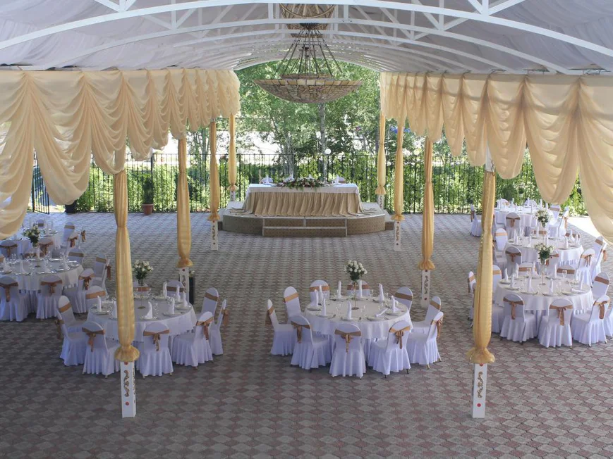 Декор для колонн в банкетном зале.