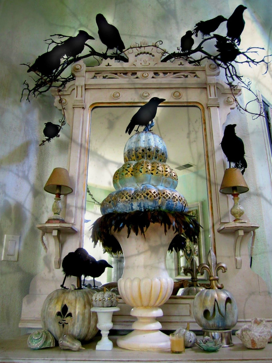 Зеркало с декором из ветвей и птиц