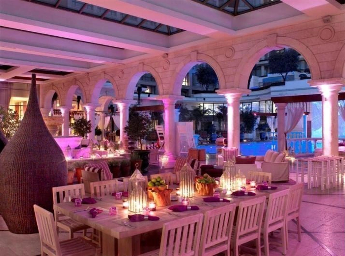 Бар и ресторан "Аметист" находятся в отеле Phoenicia в Бейруте. 