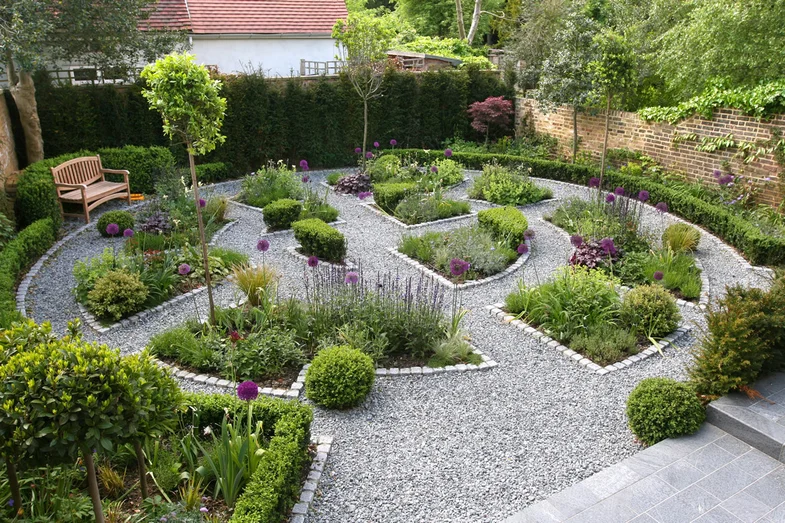 30 идей неординарного дизайна маленького двора