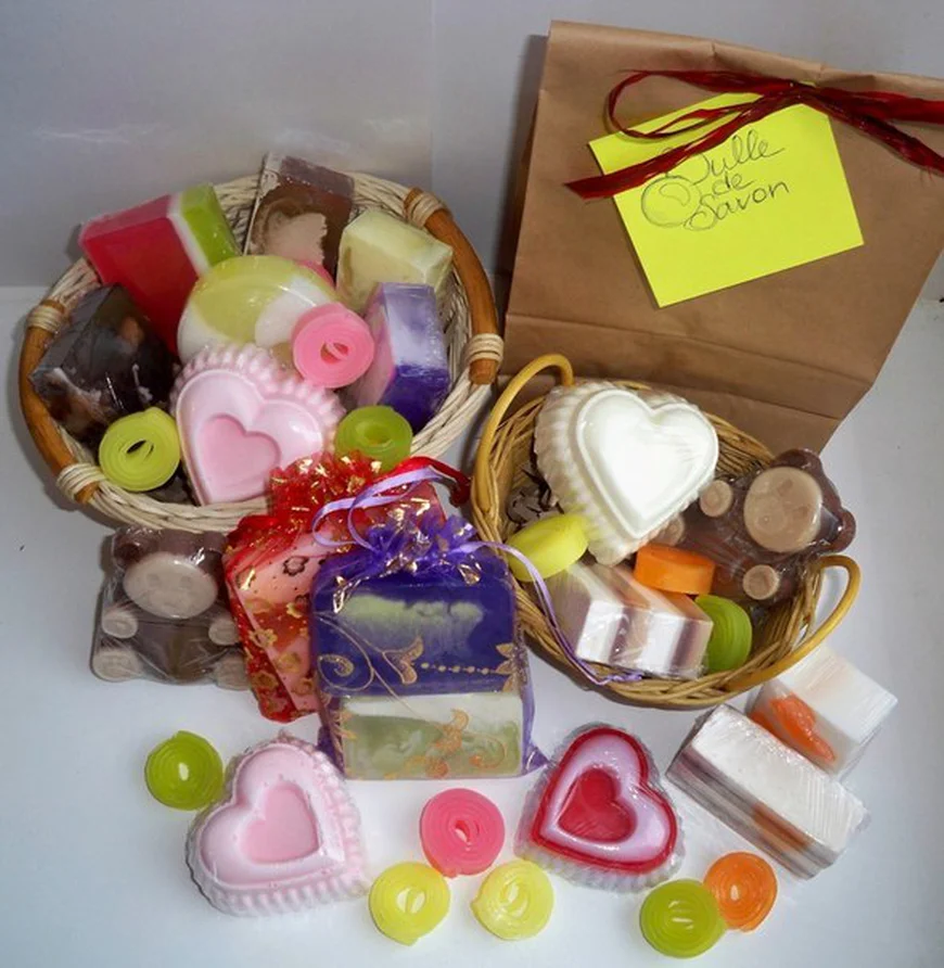 Мыло ручной работы в виде сердечек. Любимой приятно будет с самого утра увидеть ваши нежные признания!