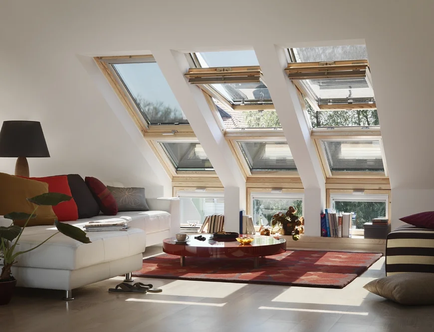 Мансардные окна наполнят спальную комнату естественным освещением.