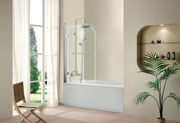 Выбираем стеклянные или пластиковые шторы для ванной в кризис