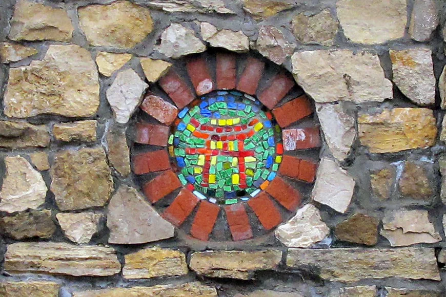 Мозаика на стене. Вселенский Храм