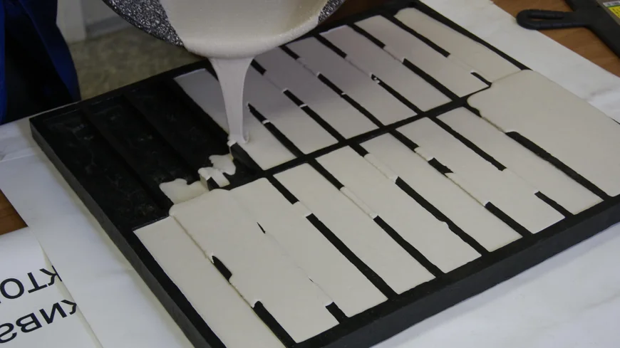 Заливаем массу в форму