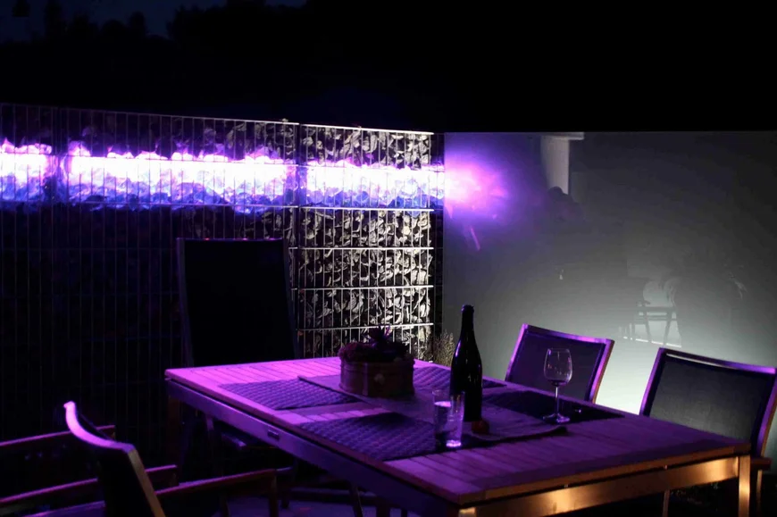 Габион можно «оживить» встроенными фонарями