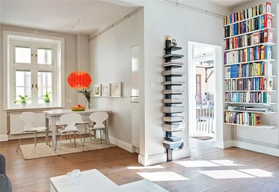 Стеллаж с открытыми полками идеально подойдет для размещения книг и журналов в комнате студента.