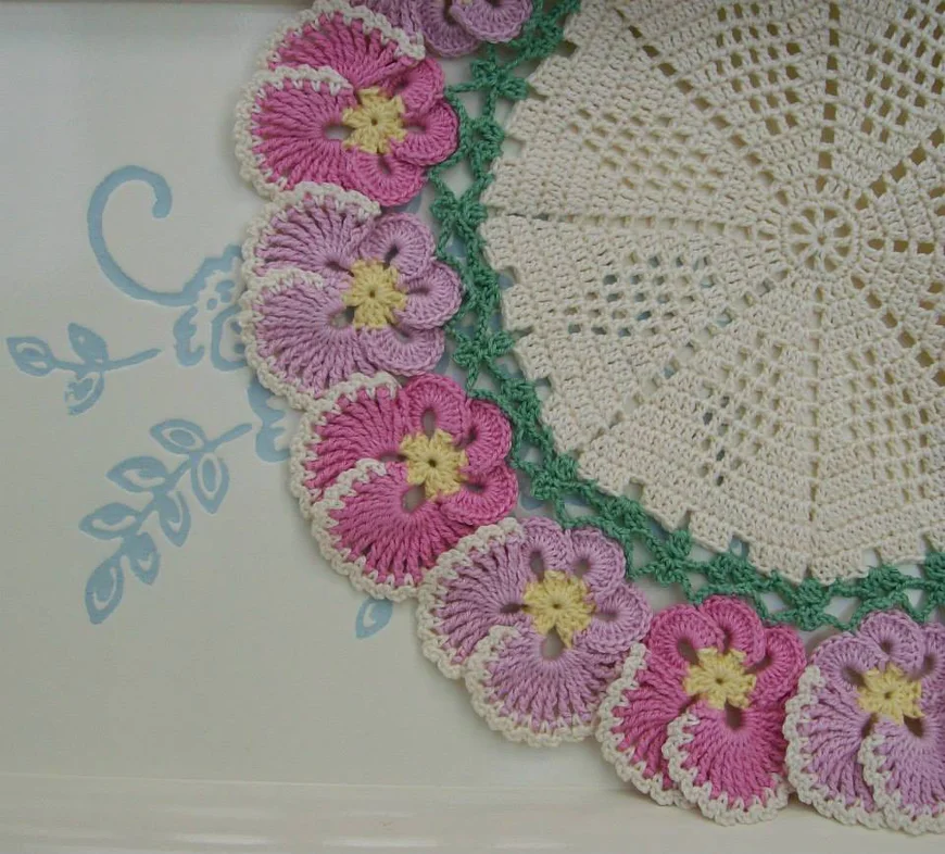 Важно соблюдать пропорцию цветочных мотивов в общем дизайне интерьера комнаты.