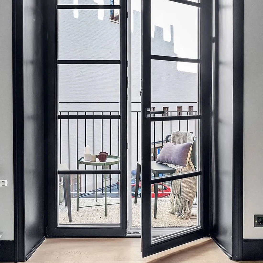 Двері на балкон - види та особливості