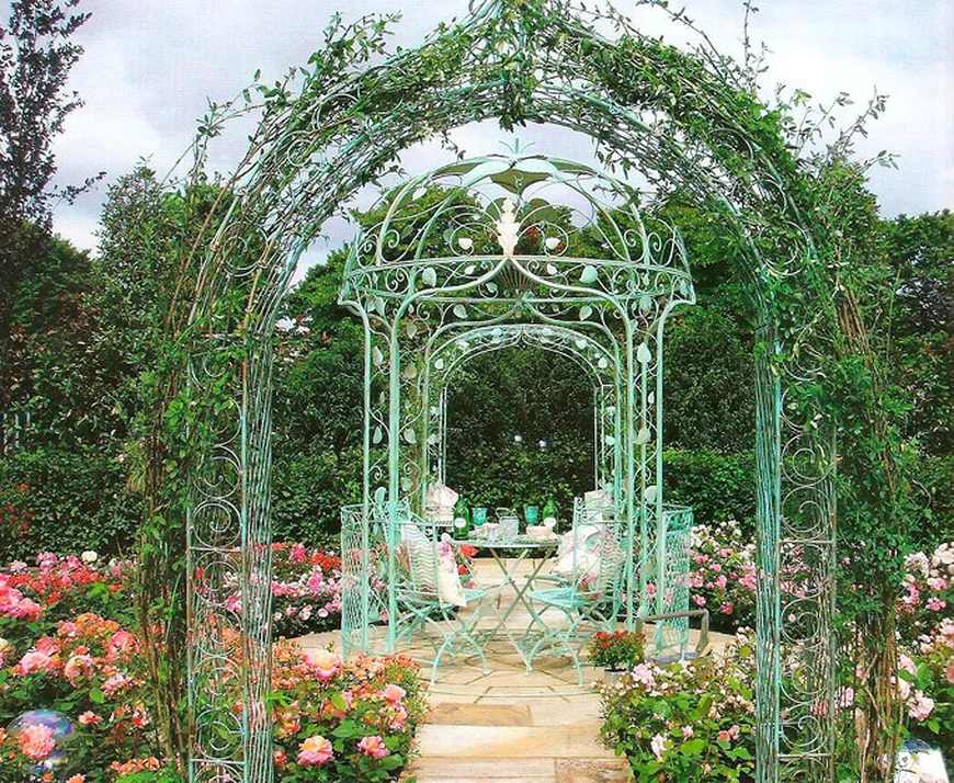 Зеленая кованая беседка Зеленая кованая беседка