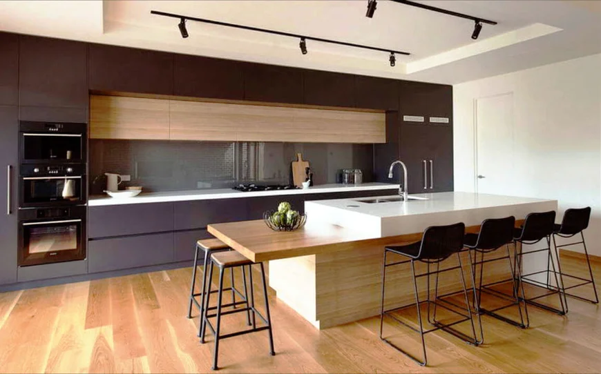 Дерево в дизайне кухни