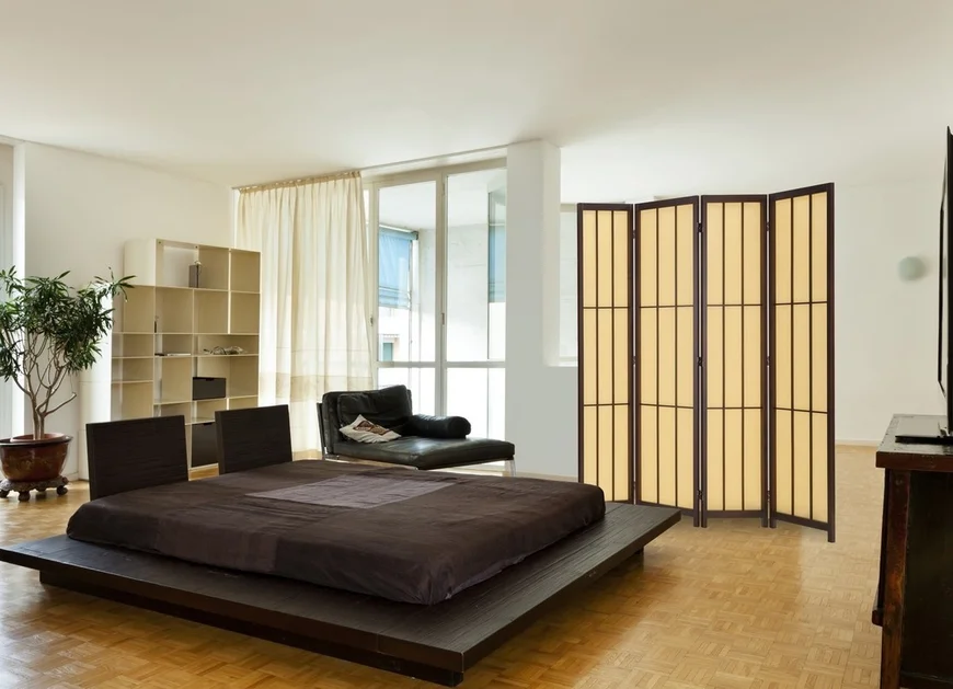 Перегородки и ширмы позволяют менять пространство в зависимости от необходимости или настроения.