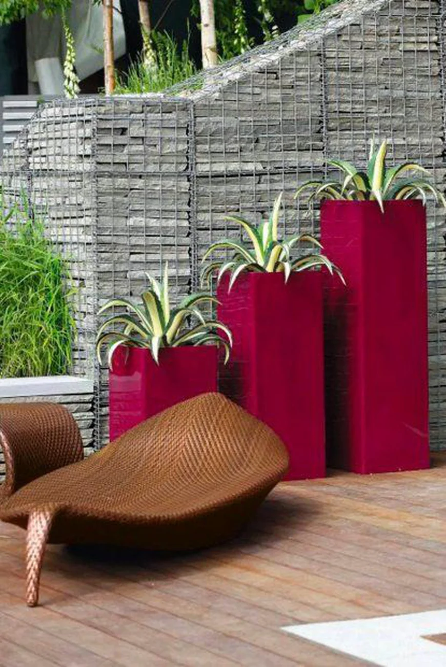 Габион и вазоны в современном стиле