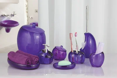 Ремонт еще не предвидится, а изменений уже хочется? Замените надоевшие аксессуары новыми и стильными контрастного цвета. Несколько полотенец к ним в тон - интерьер преобразился!