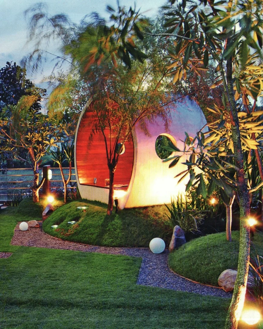 Футуристическая модульная беседка