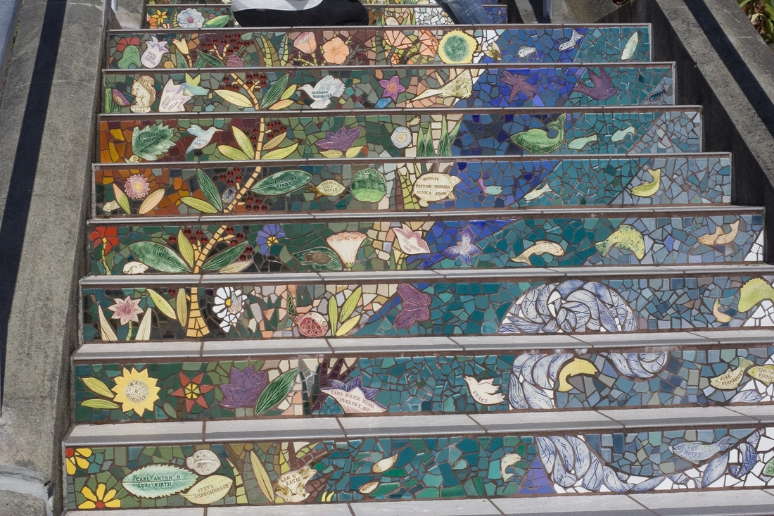 Лестница с мозаикой