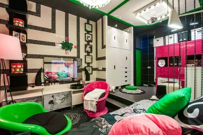 Яркими всплесками пусть будут кресла, стулья, полки для книг, рамки для фотографий и выдвижные ящики шкафа.