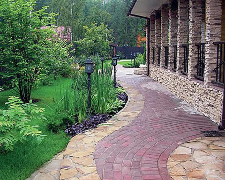 Вам необходимо построить сеть дорожек, которые свяжут все посещаемые объекты участка.