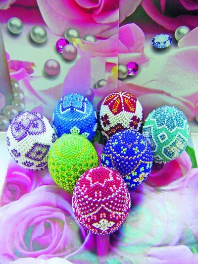 Декор писанки бисером.