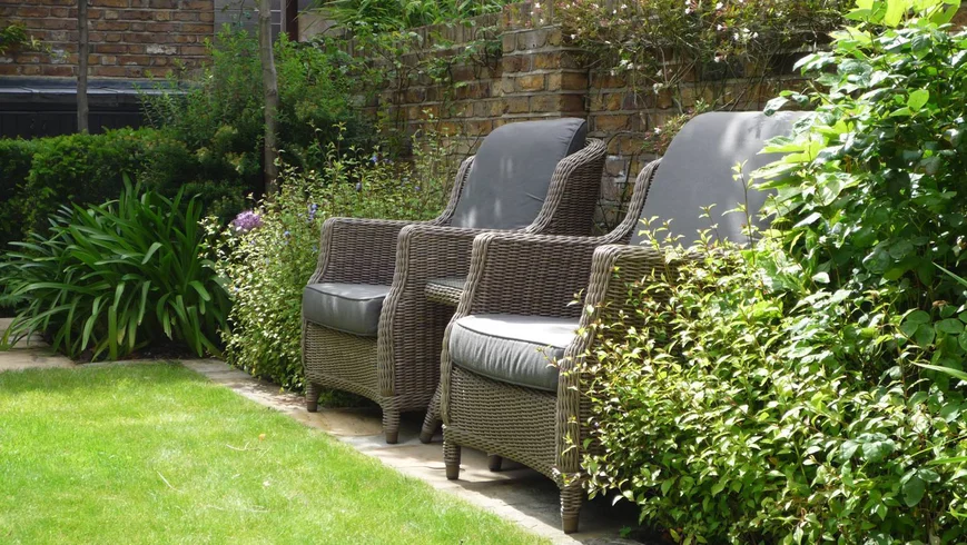 Удобная садовая мебель. Как сделать работу в саду легкой: 14 советов