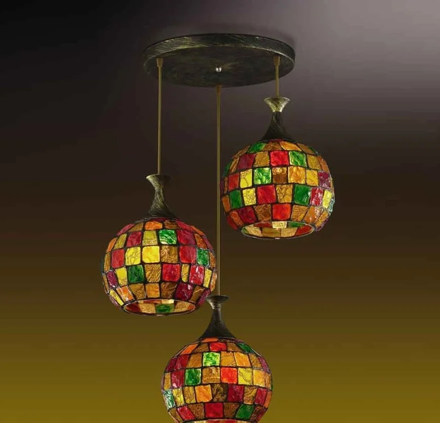 Витражи выпуклых или вогнутых форм(плафонов для светильников, люстр) изготавливайте на специальных формах Витражи выпуклых или вогнутых форм(плафонов для светильников, люстр) изготавливайте на специальных формах