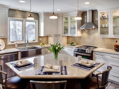 угловая кухня с обеденной зоной