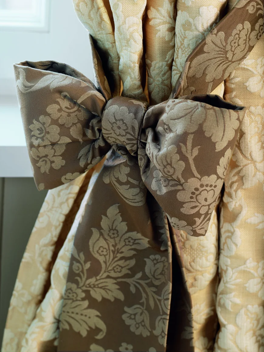 Подхват в виде банта-романтично и стильно