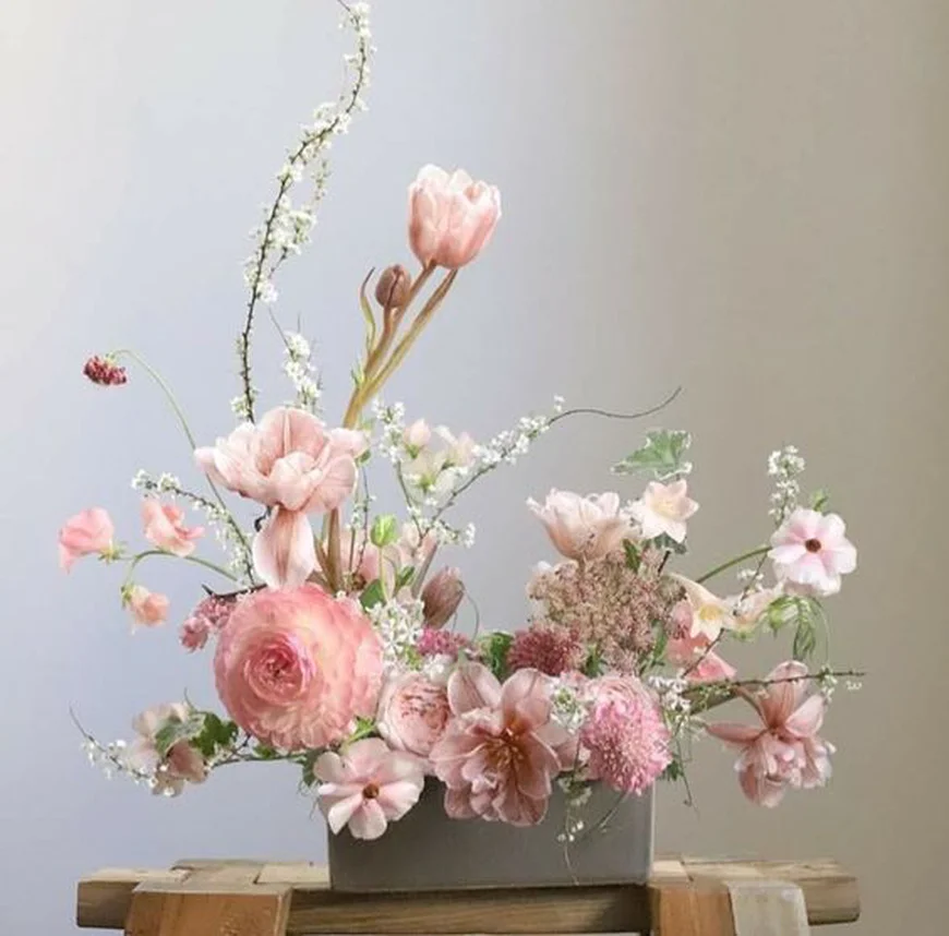 Ніжна весняна квіткова композиція