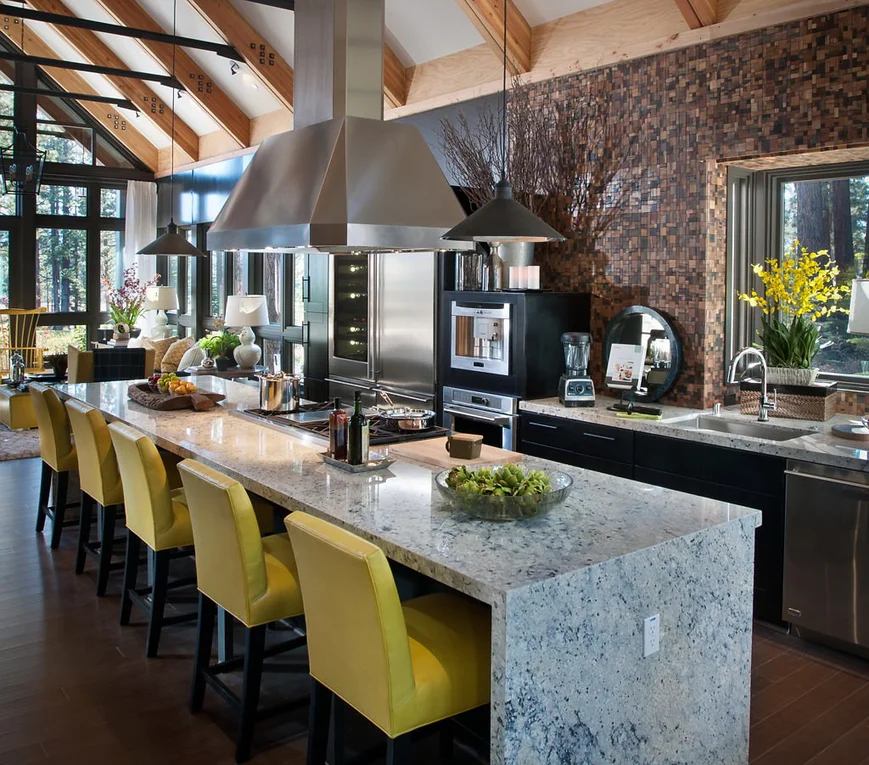 Барная стойка из мрамора впечатляющего размера