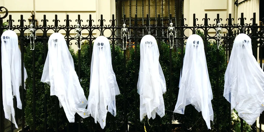 Привидения у ограды своими руками