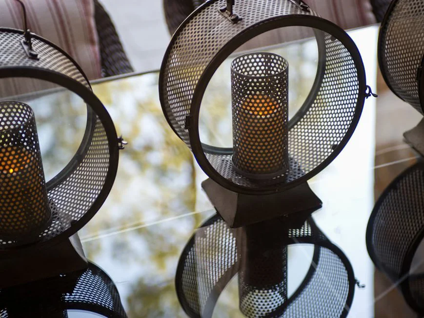 Оригинальные уличные светильники со свечами