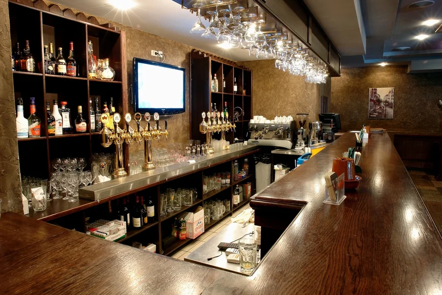 Как сделать барную стойку в кафе или ресторане: правила, которые важно знать!