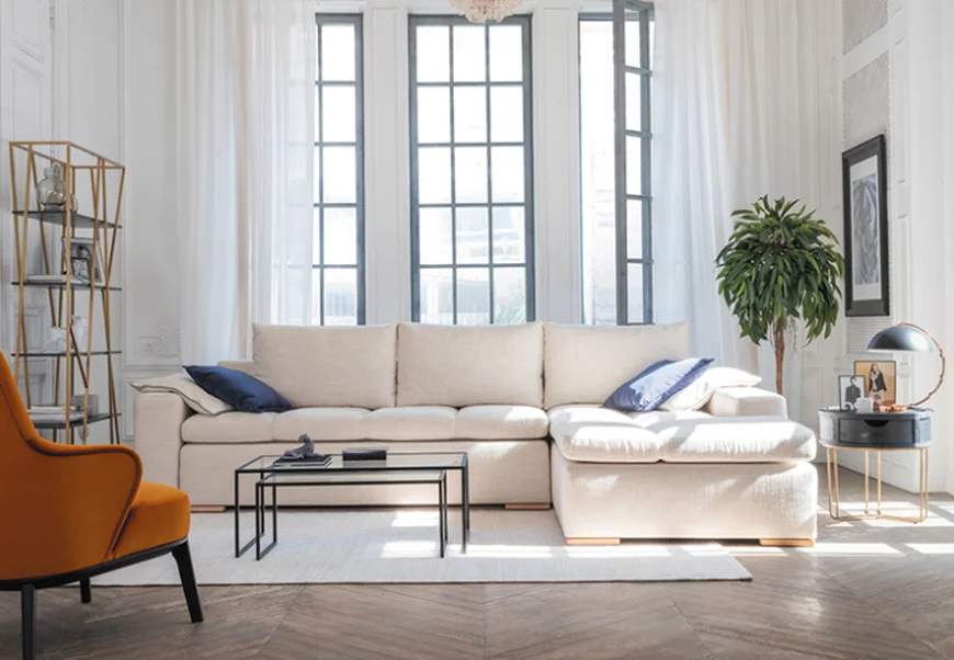 Диван для гостиной.