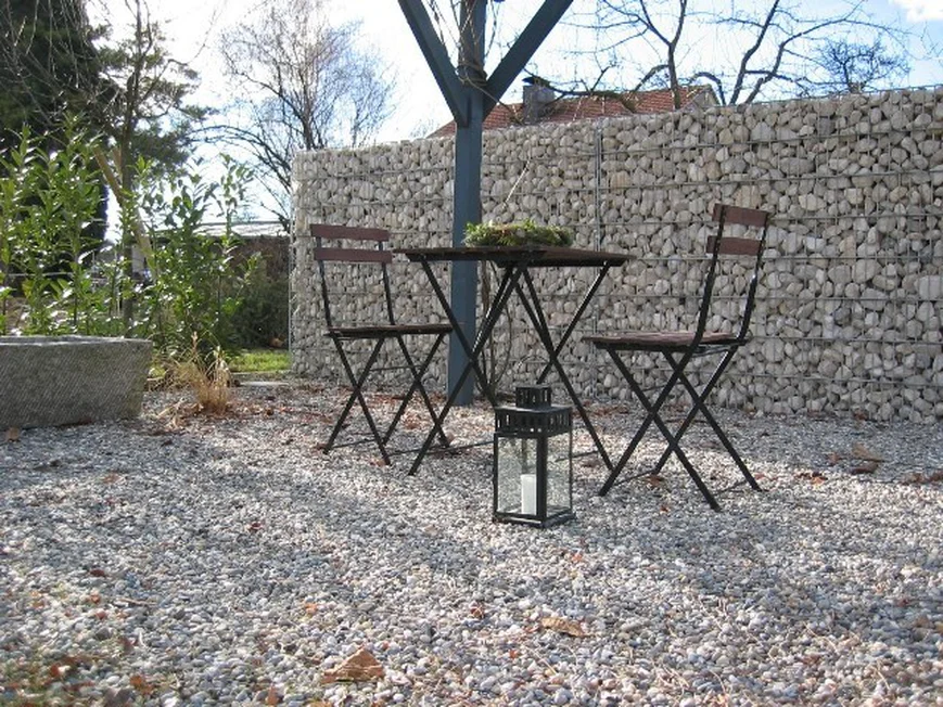 Декоративной стенки для того, чтобы скрыть какие-либо хозяйственные постройки