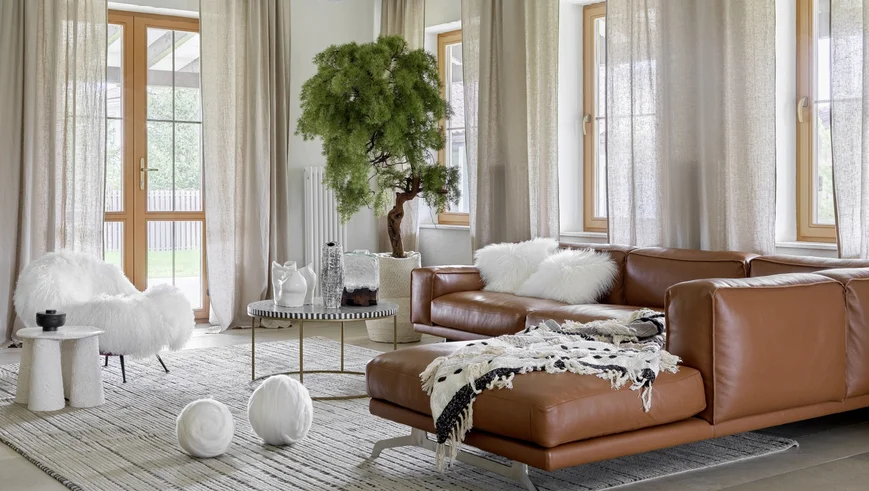 Как ухаживать за мягкой мебелью .