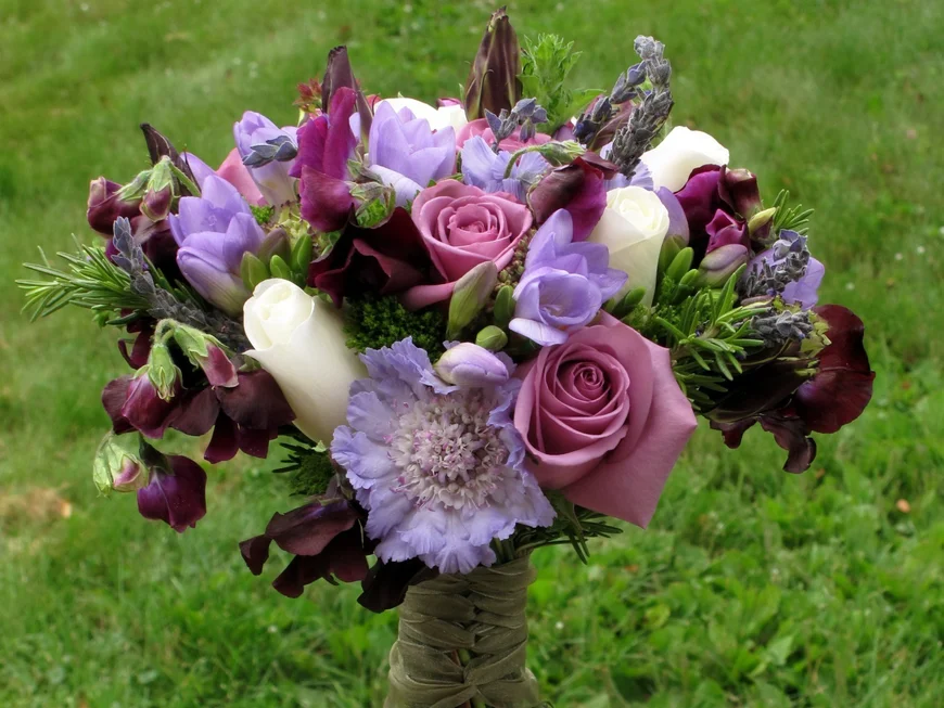 Букет - настоящее украшение интерьера и отличный подарок к празднику.