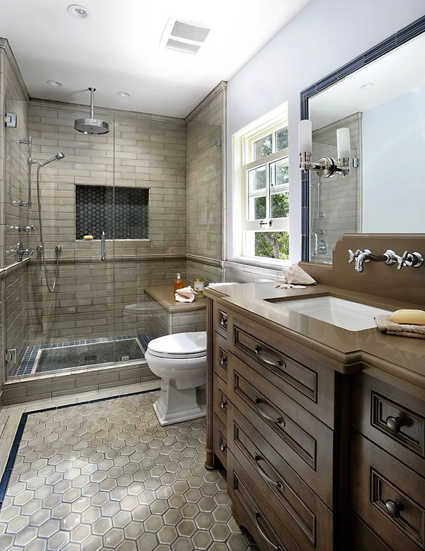 Ванная комната с душевой кабиной