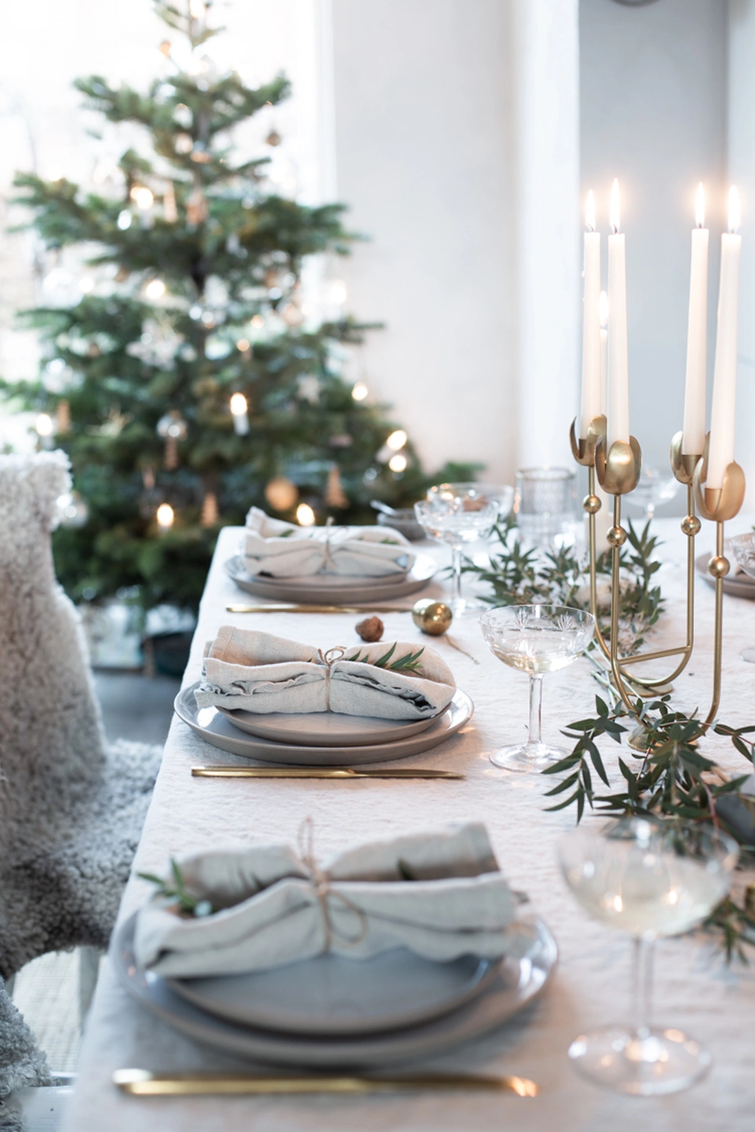 Table setting for Christmas