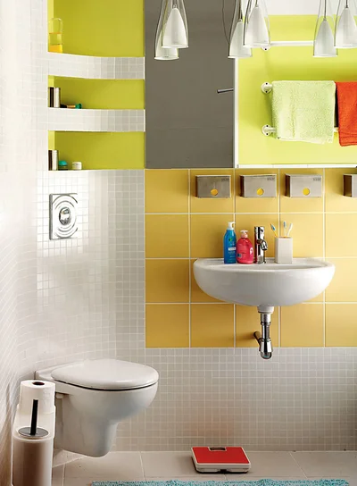 Маленькая ванная? Выбирайте сантехнику светлых оттенков без громоздких, тяжелых ножек и подставок. 