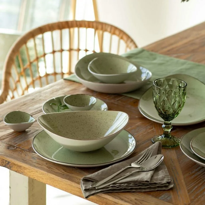 Цветной комплект для весенней сервировки