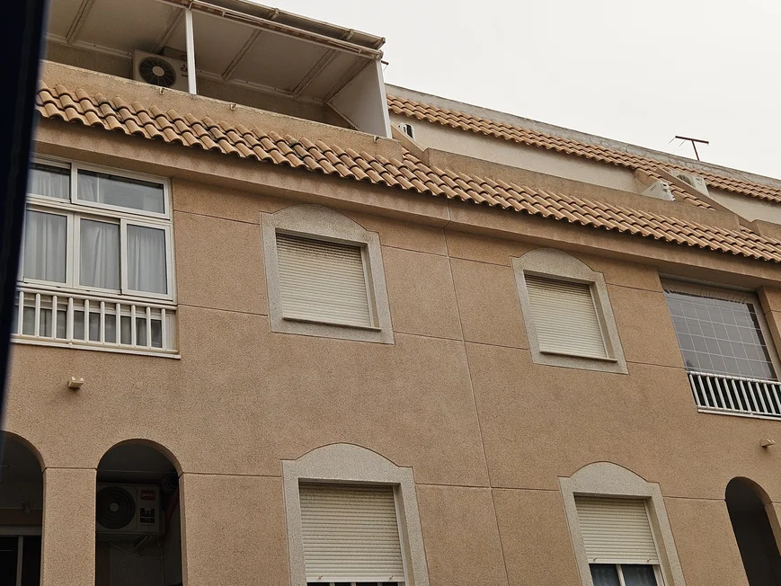 Торрев'єха. Іспанія.  Керамічна черепиця підкреслює колорит містечка