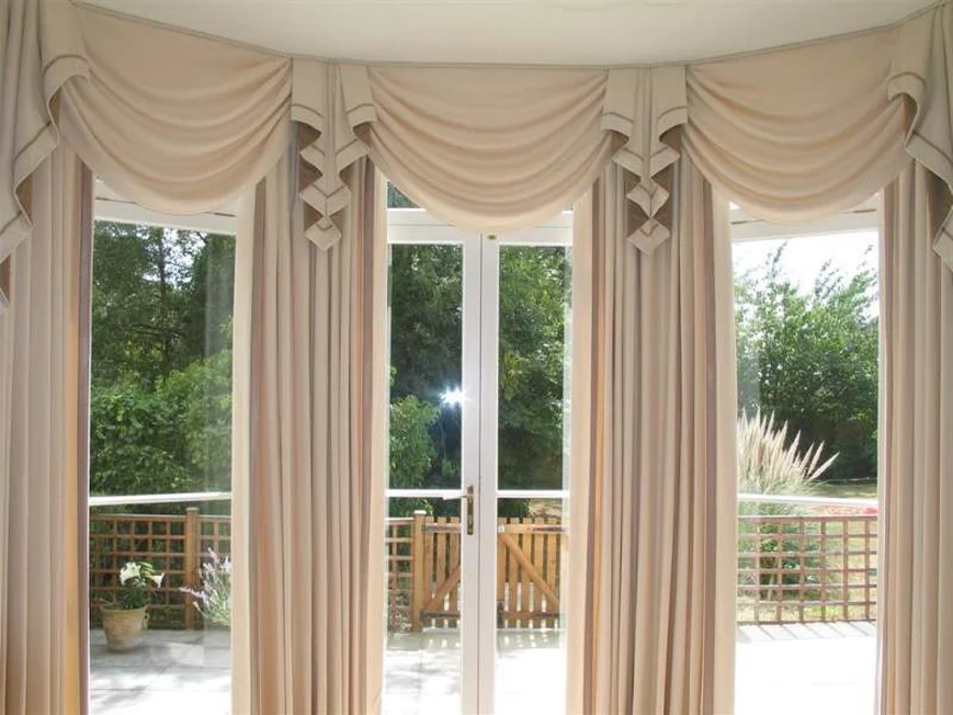 Кокилье с мягкими свагами(драпировкой)