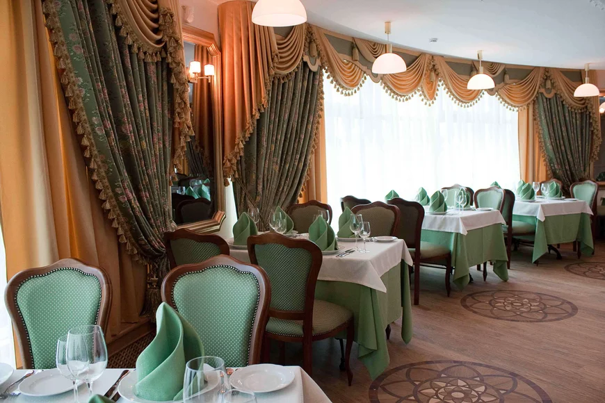  Цвет подбирают так, чтобы подчеркнуть цвет главной скатерти